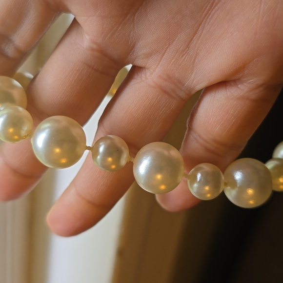 EUC - Vintage Faux Pearl bracelet with clasps 6.5" long - Picture 7 of 7